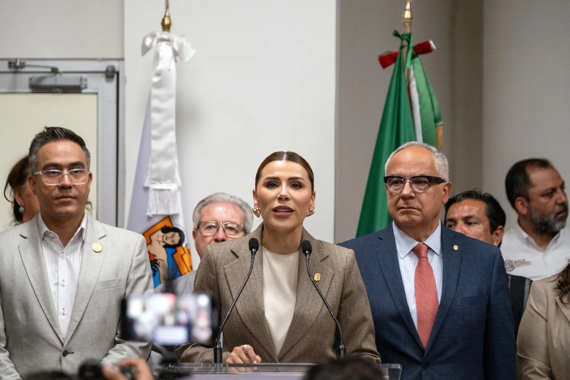 EEUU confirma lista de 35 políticos mexicanos con restricciones de visa