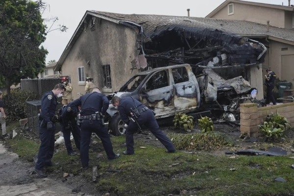 Accidente aéreo en San Diego, California, deja seis muertos