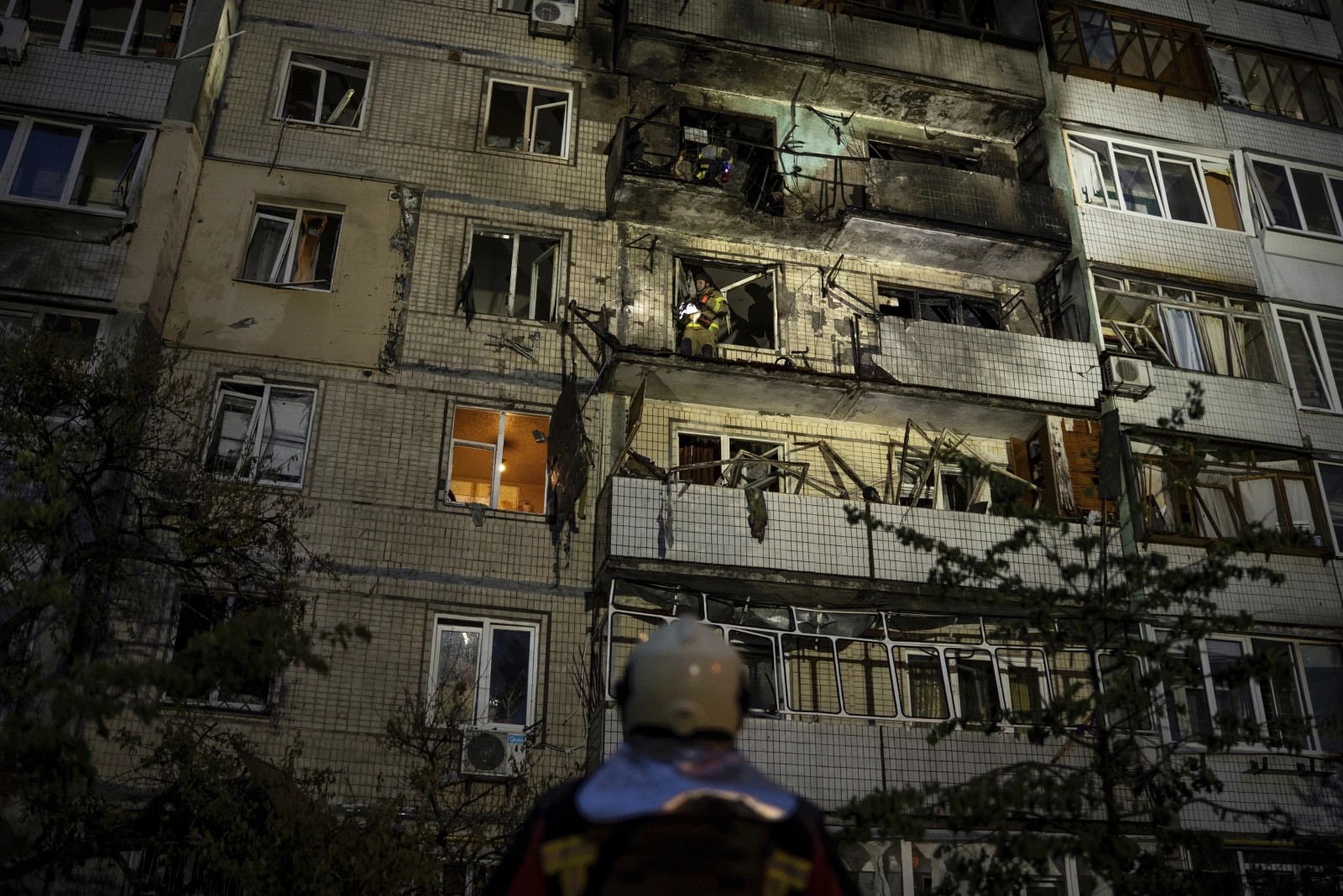 Rusia y Ucrania intercambian prisioneros, sin detener la guerra