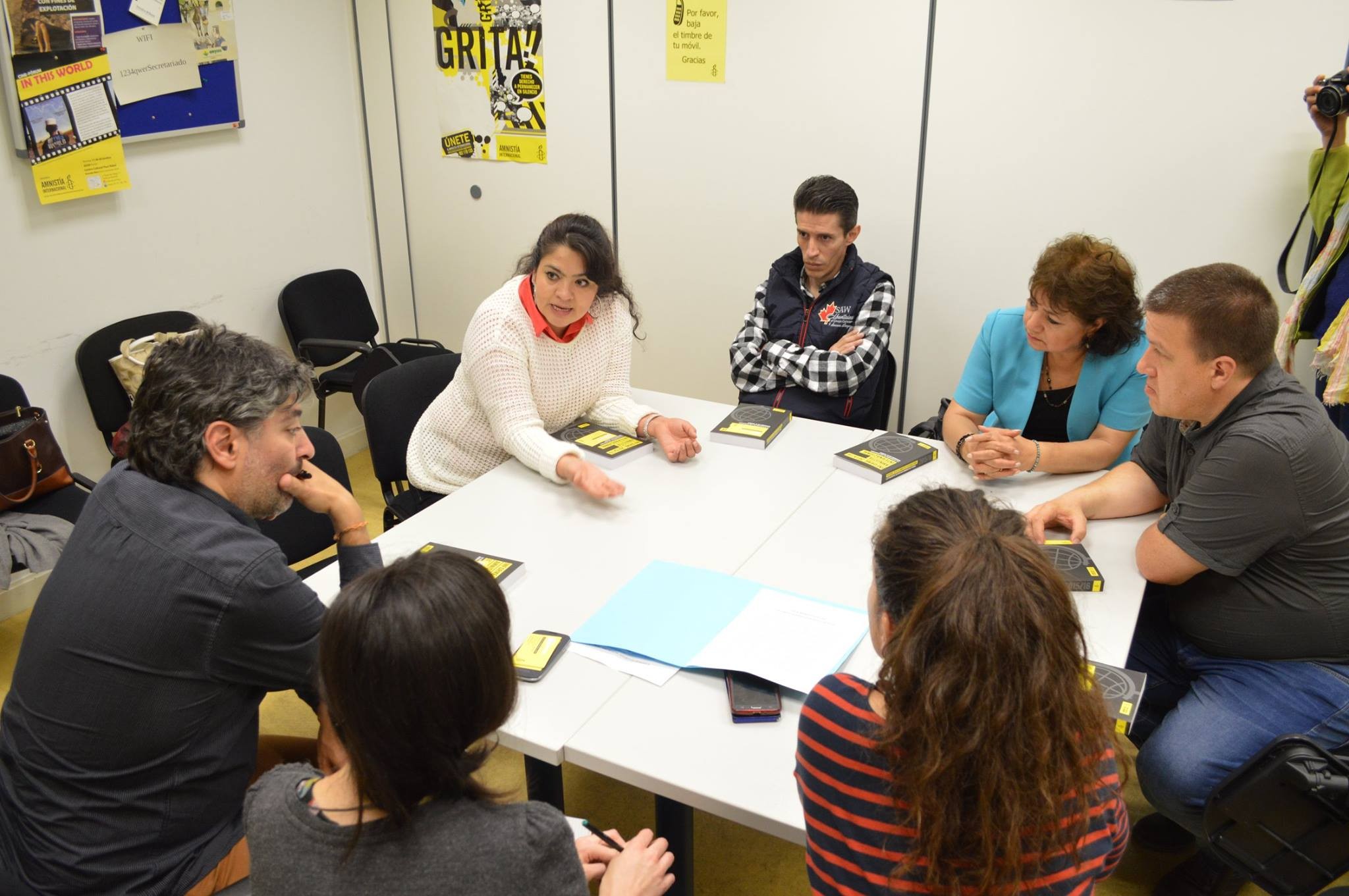 Con Amnistía Internacional España, con Nestora Salgado y Alberto Lerner, entre otros. Foto: Guadalupe Lizárraga