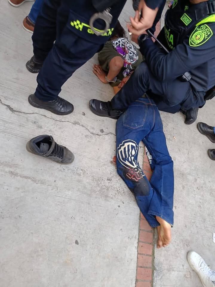 El atacando sometido por la Policía Nacional. Foto: especial. El atacando sometido por la Policía Nacional. Foto: especial.