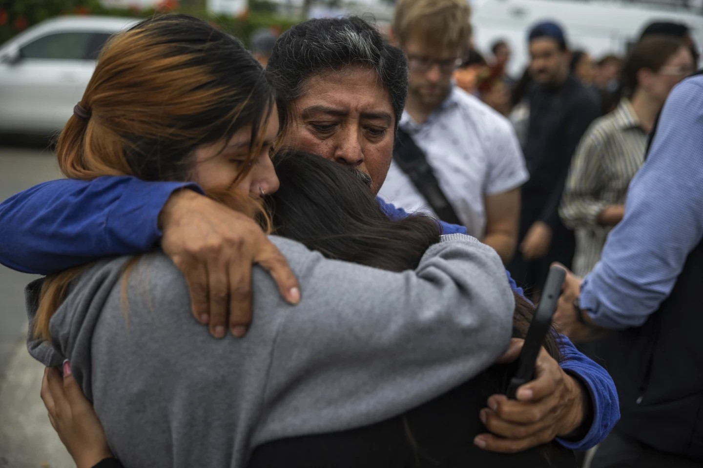 Alcaldes del área de Los Ángeles exigen fin a las redadas migratorias