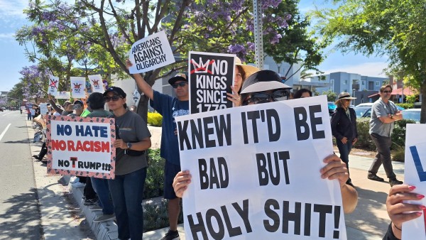 Protesta “No Kings“ moviliza a más de 60,000 personas en San Diego