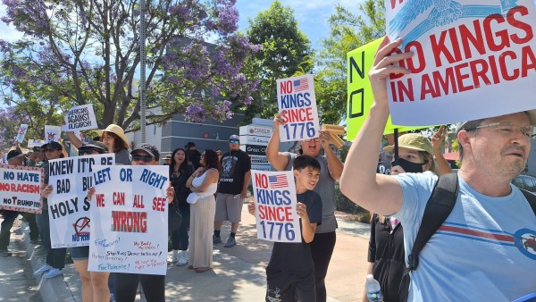 Protesta “No Kings“ moviliza a más de 60,000 personas en San Diego