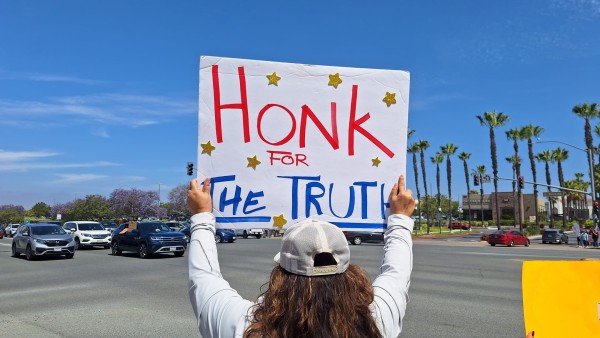 Protesta “No Kings“ moviliza a más de 60,000 personas en San Diego