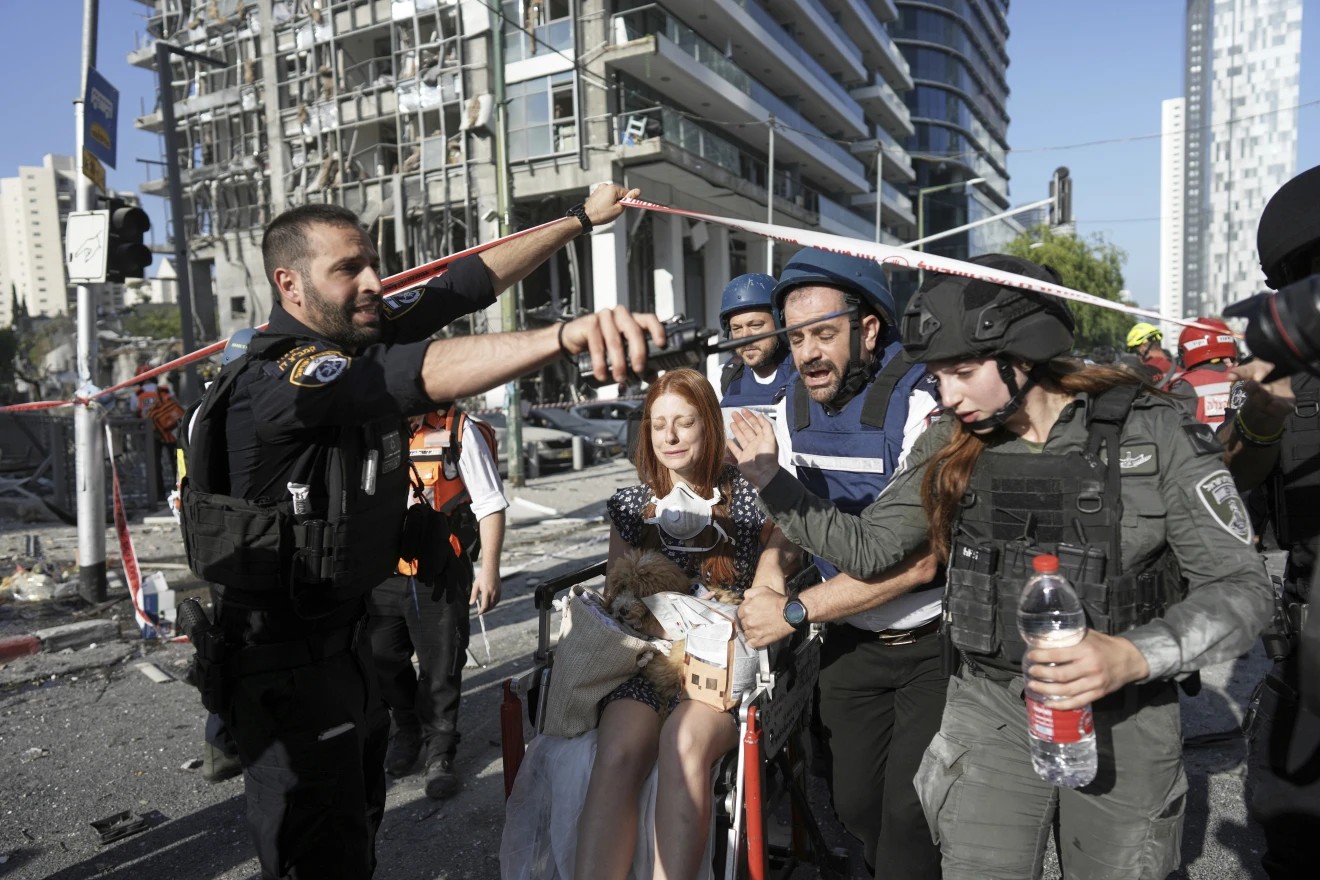 Misil de Irán impacta en un hospital del sur de Israel