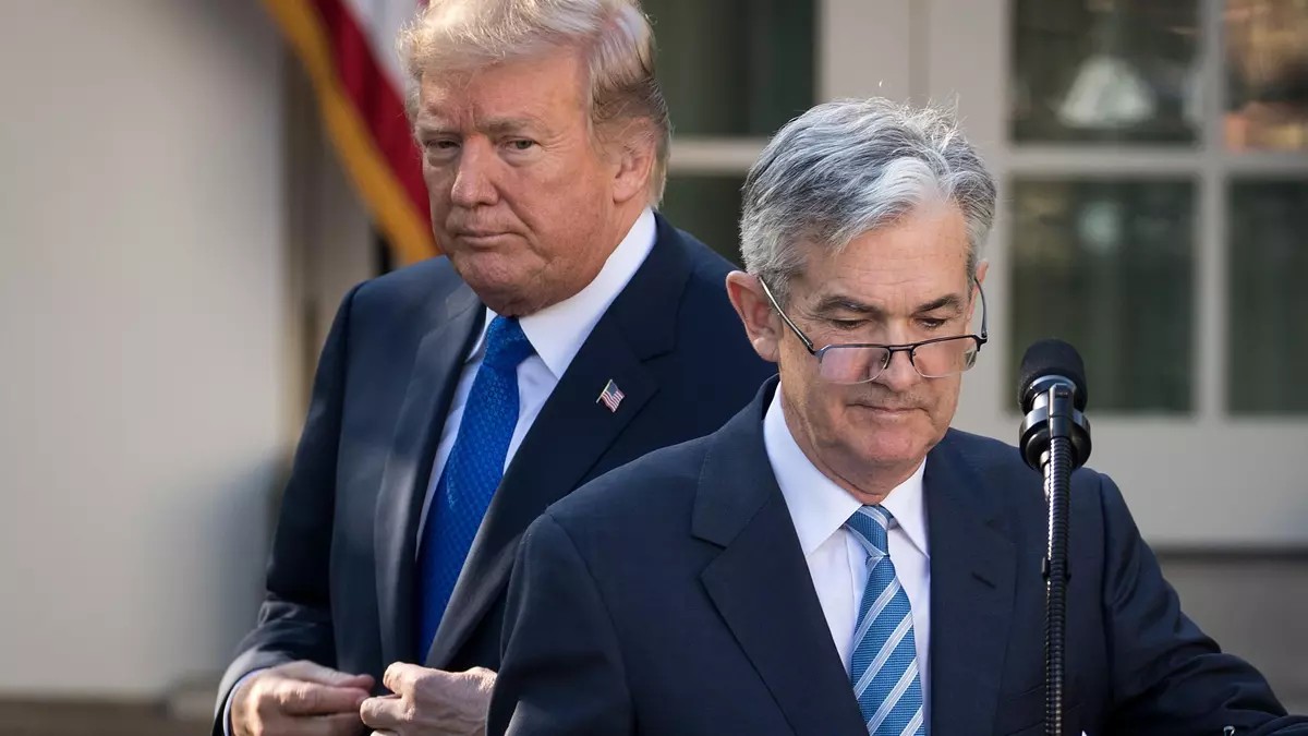 Trump intensifica su presión sobre el presidente de la Reserva Federal