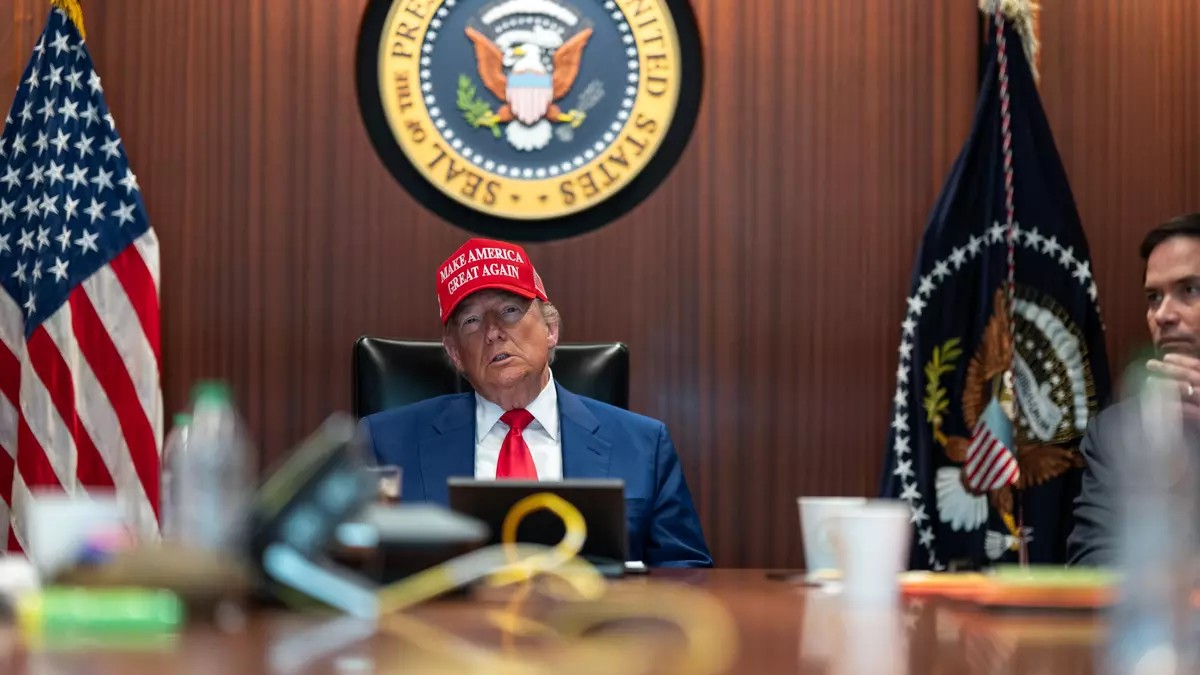 Trump bombardea las “tres instalaciones nucleares” de Irán