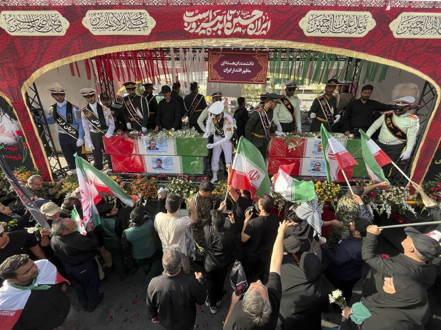 Irán despide a militares y científicos acaecidos por ataques de Israel