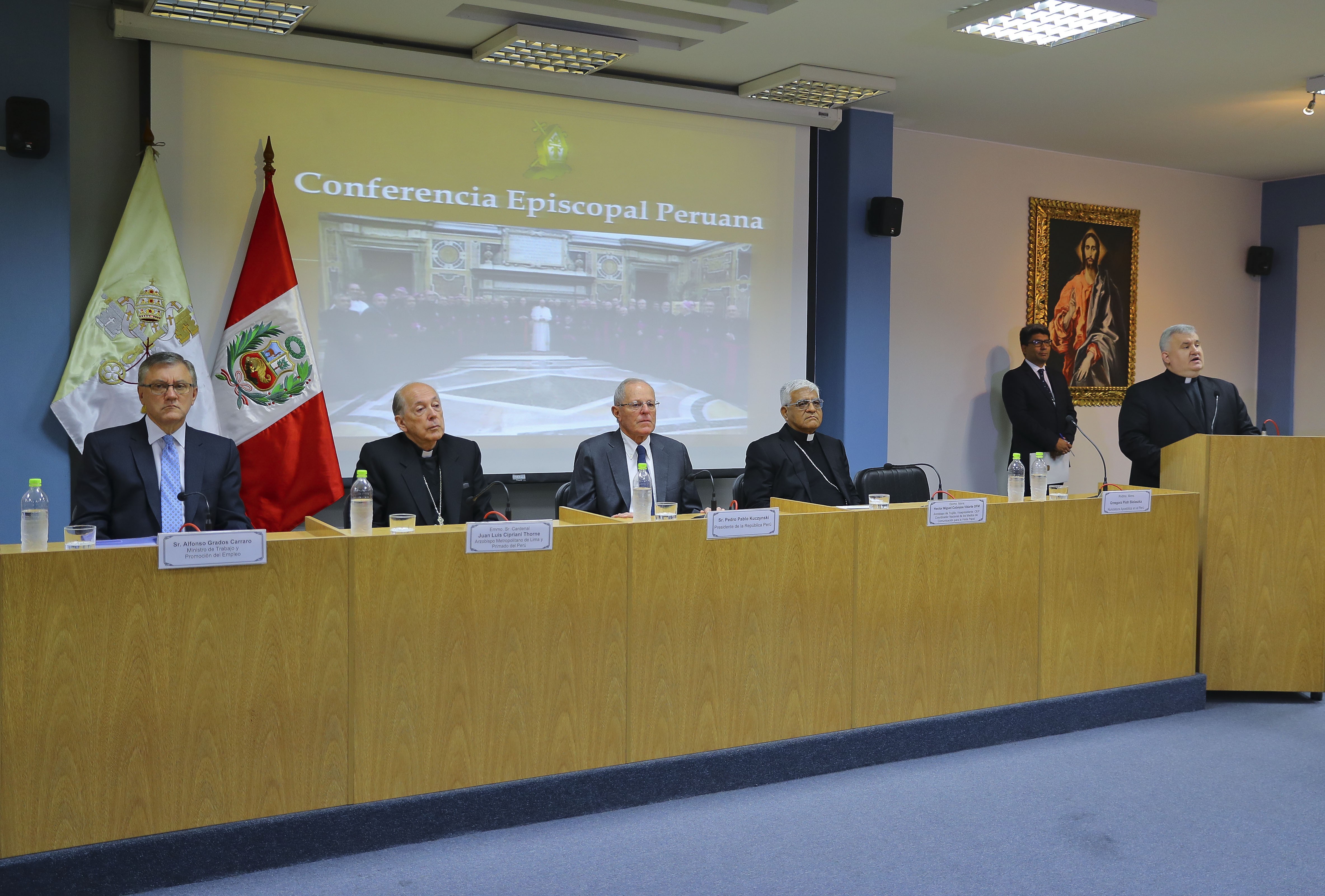 Second, from left to right, Cardinal Cipriani, then Peruvian President Pedro Pablo Kuczynski, and then chair of the Peruvian conference of Bishops, Miguel Cabrejos Vidarte. Andrés Valle for the Presidency of Peru, 2018.