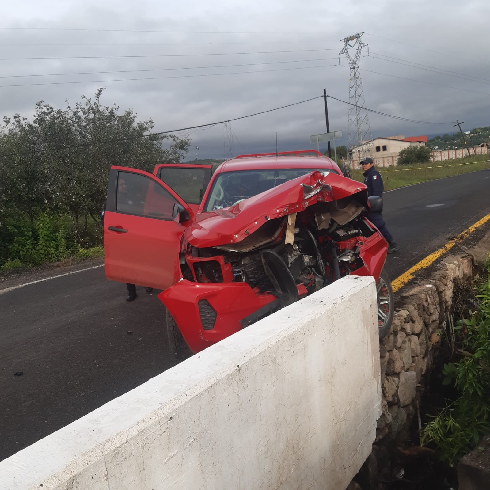 Más de dos horas en atender accidente vial en Oaxaca