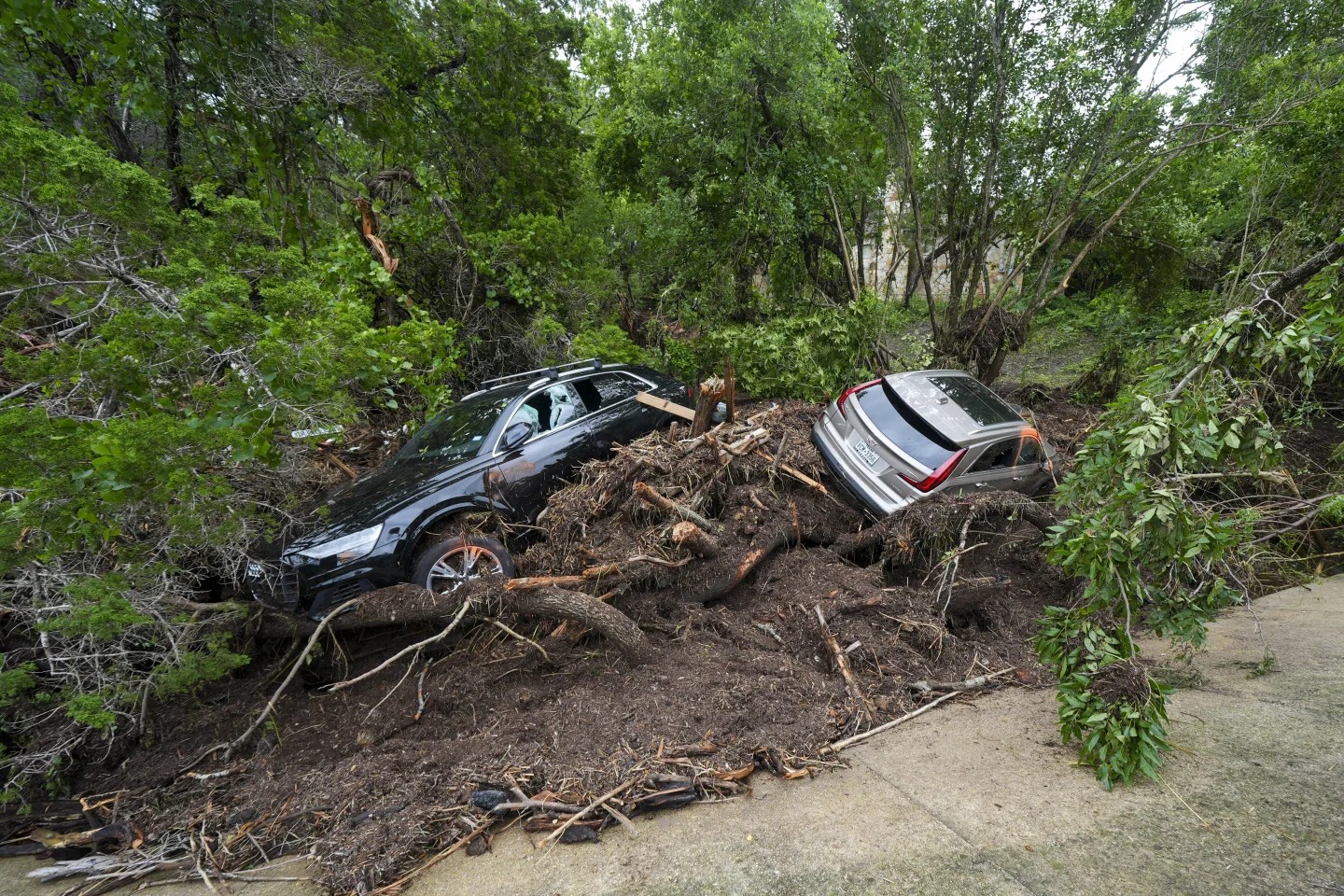 Al menos 51 muertos y 27 niñas desaparecidas por inundaciones en Texas