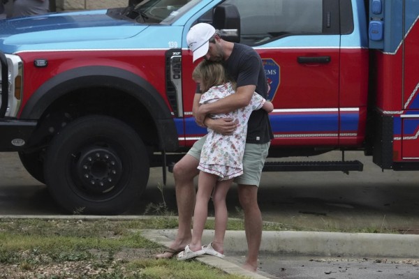 Al menos 24 muertos y 20 niñas desaparecidas por inundaciones en Texas