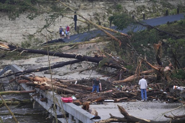 Al menos 51 muertos y 27 niñas desaparecidas por inundaciones en Texas