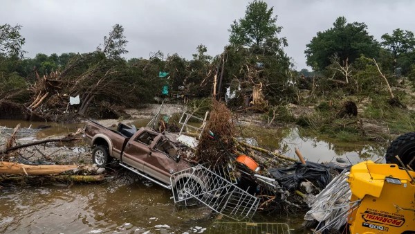 Las muertes por inundaciones en Texas superan las 80 personas