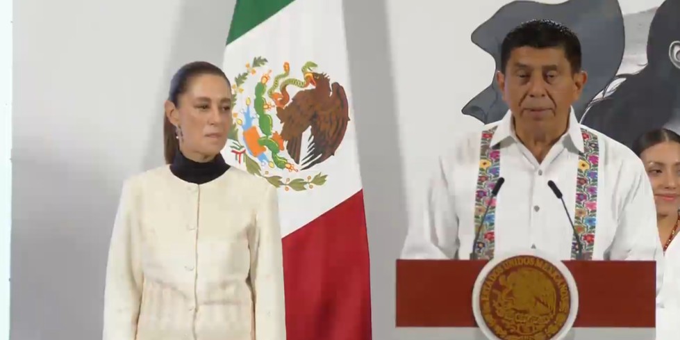 Claudia Sheinbaum y Salomón Jara, gobernador de Oaxaca. Captura de pantalla de la transmisión del 11 de julio de 2025. Claudia Sheinbaum y Salomón Jara, gobernador de Oaxaca. Captura de pantalla de la transmisión del 11 de julio de 2025.