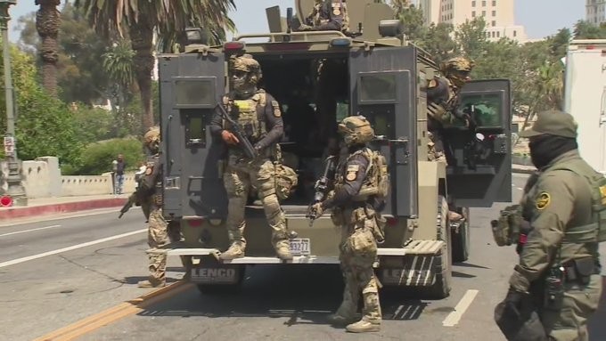 Tribunal federal ordena suspensión temporal de operativos migratorios