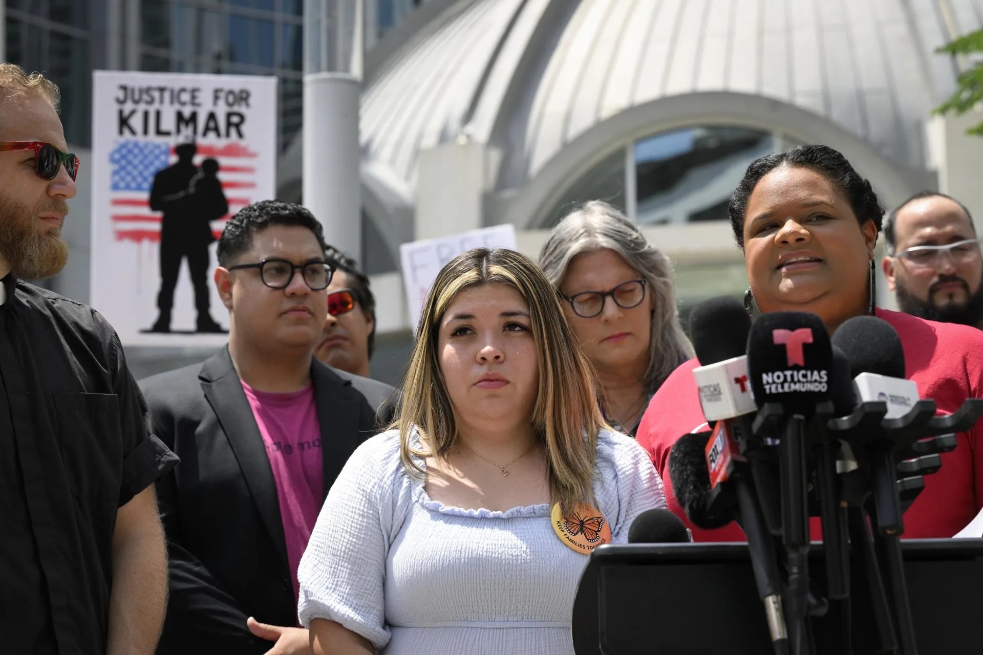 US judge sets Ábrego García trial for 2026, postpones release ruling