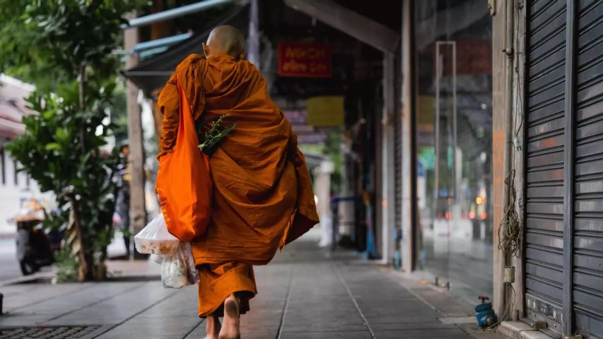 Lujo, sexo y corrupción revela crisis del clero budista en Tailandia