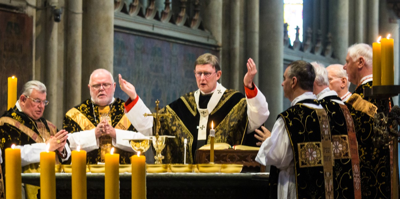 El cardenal Woelki preside la misa de exequias del cardenal Meisner, 2017. Raimond Spekking, Wikimedia. El cardenal Woelki preside la misa de exequias del cardenal Meisner, 2017. Raimond Spekking, Wikimedia.