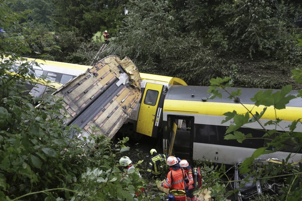 Al menos tres muertos tras descarrilar un tren en el sur de Alemania