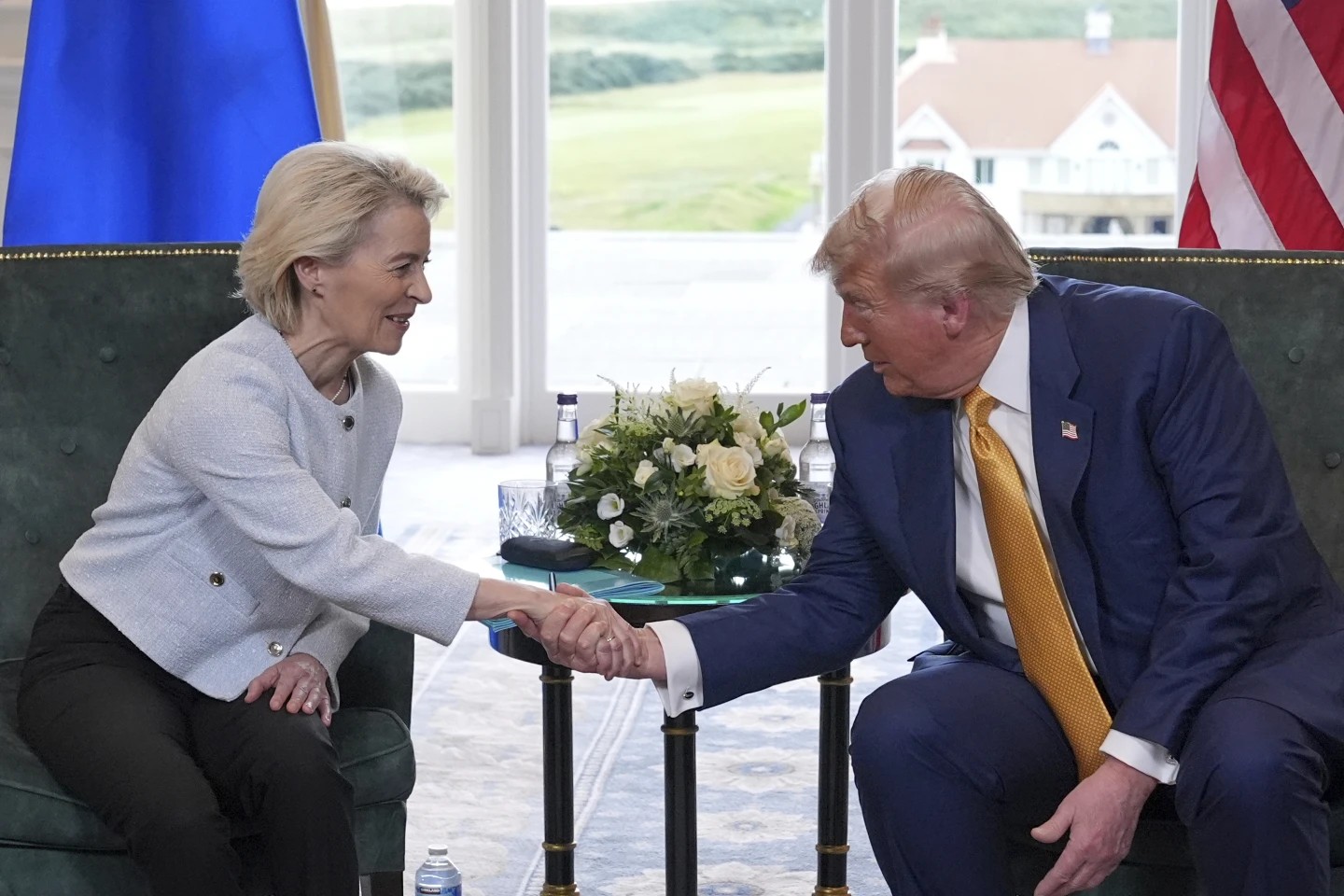 Trump y Von der Leyen pactan acuerdo comercial con aranceles del 15%