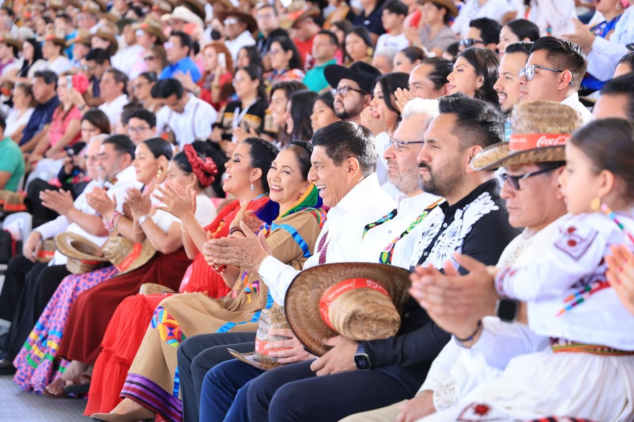 Salomón Jara con el gobernador de Michoacán Alfredo Ramírez Bedolla. Salomón Jara con el gobernador de Michoacán Alfredo Ramírez Bedolla.