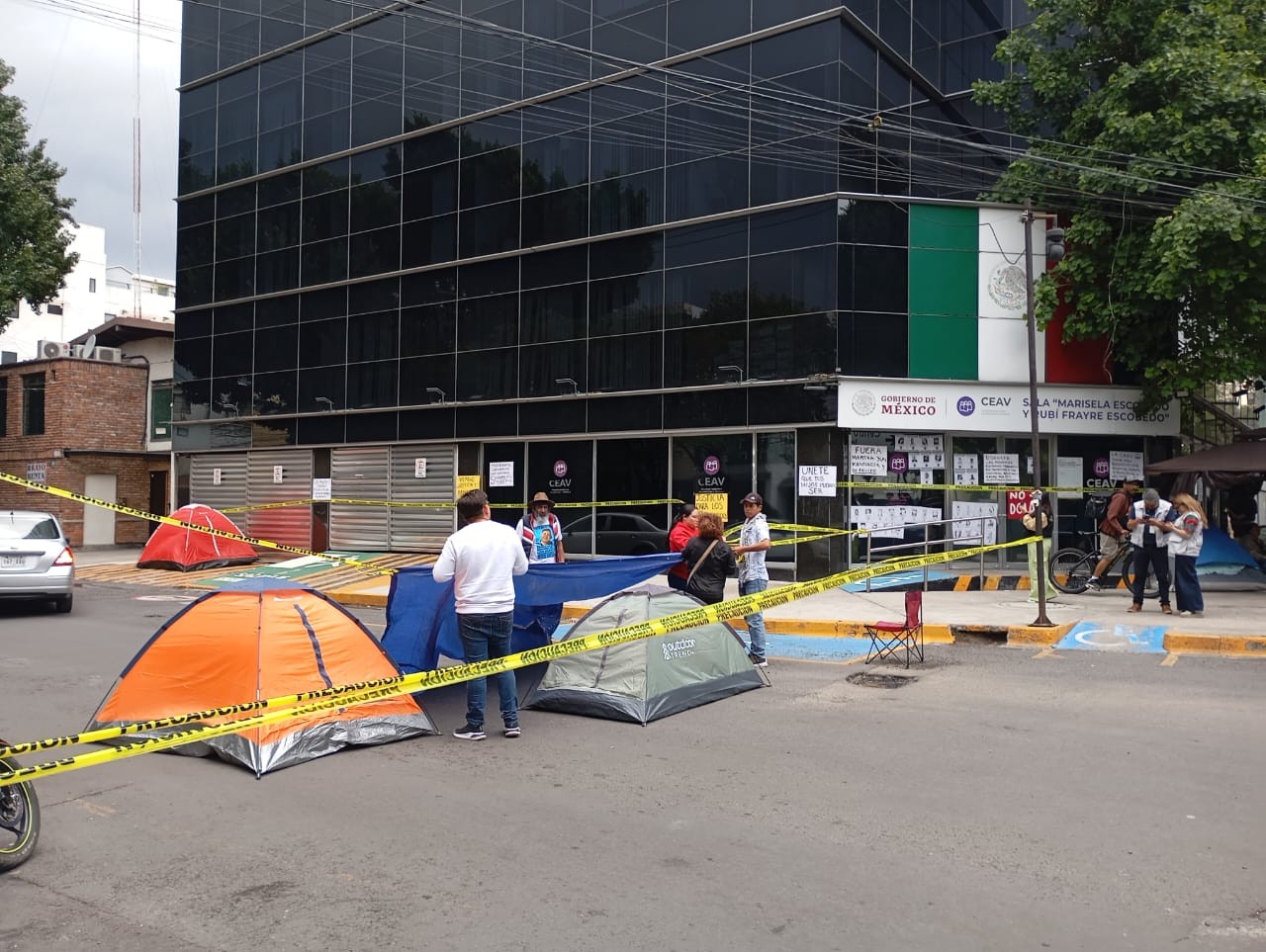 “Ningún dolor es opción“: víctimas resisten frente a la CEAV
