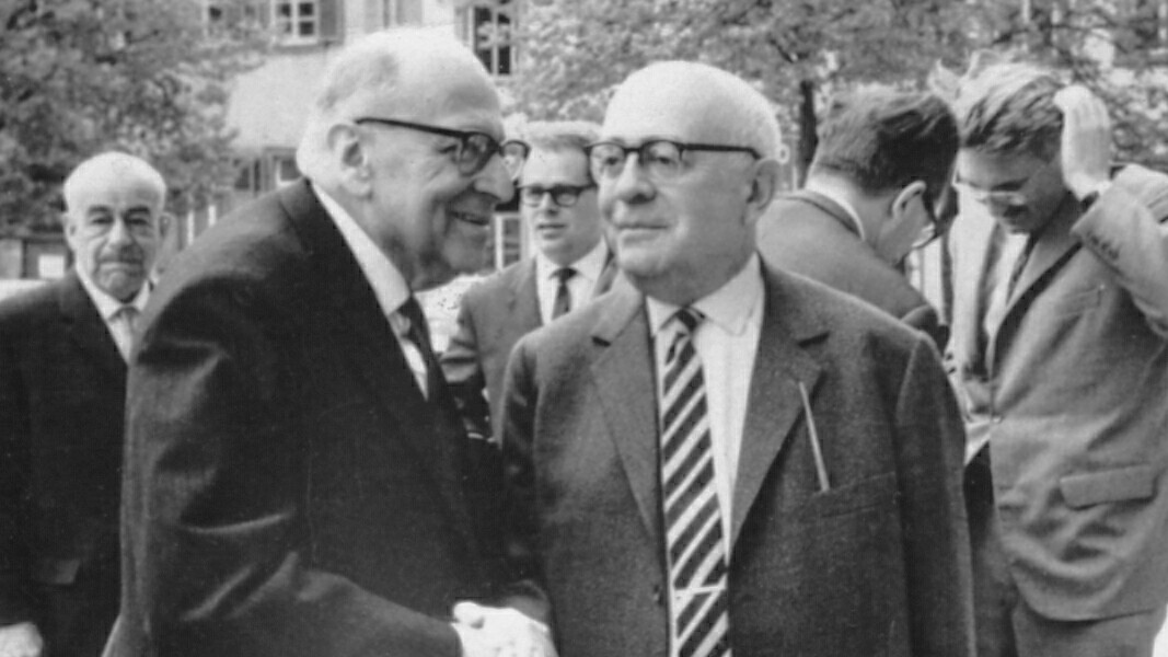 Max Horkheimer y Theodor W. Adorno, en el Instituto de Sociología Max Weber, Heidelberg, abril 1964. Foto de Jeremy J. Shapiro. Wikimedia.