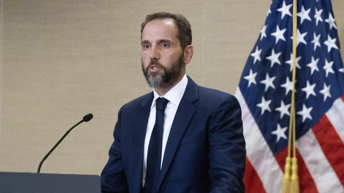 Exfiscal Jack Smith en investigación por imputar a Trump en 2023