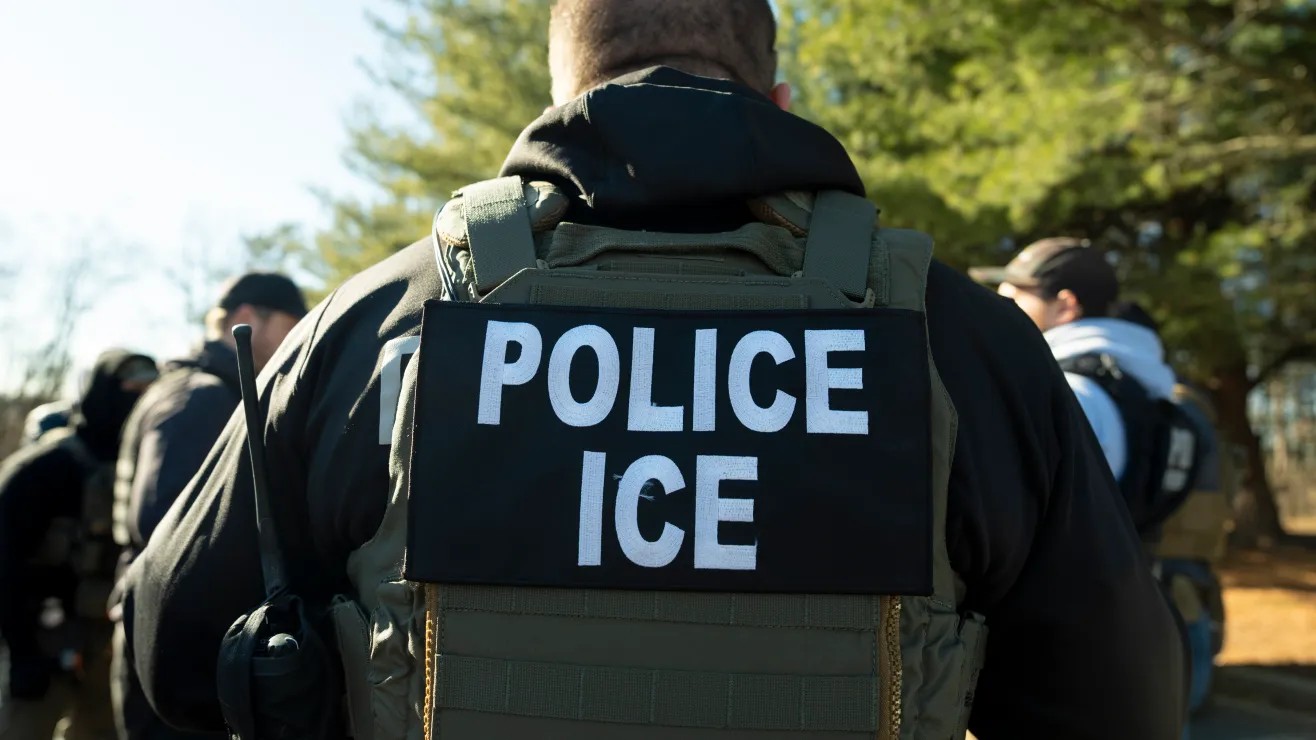 Jueza restringe detenciones del DHS por idioma o trabajo en California