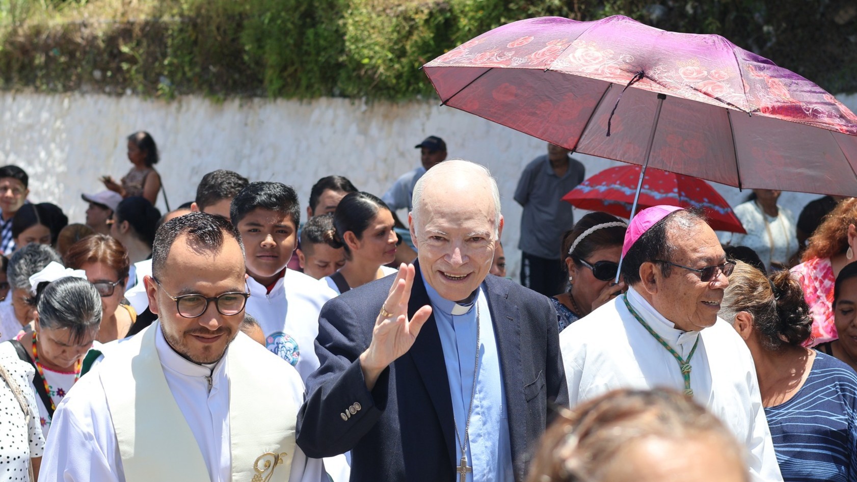 Cardinal Aguiar Retes (center, in a blue clerical shirt) and Bishop Flores Calzada (in a white cassock), July 2025. Photo from the diocese of Tepic's social media. Cardinal Aguiar Retes (center, in a blue clerical shirt) and Bishop Flores Calzada (in a white cassock), July 2025. Photo from the diocese of Tepic's social media.