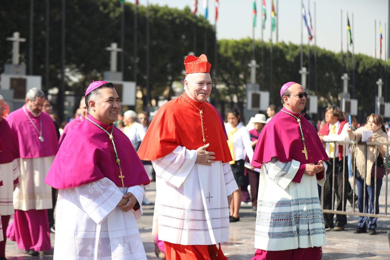 Cardinal Aguiar Retes, then still archbishop of Tlalnepantla, enters the main square of the Basilica of Our Lady of Guadalupe in 2017. To his right is Efraín Mendoza Cruz, who was then an auxiliary bishop in Tlalnepantla and is now bishop of Cuautitlán. Photo from the Archdiocese of Tlalnepantla's social media. Cardinal Aguiar Retes, then still archbishop of Tlalnepantla, enters the main square of the Basilica of Our Lady of Guadalupe in 2017. To his right is Efraín Mendoza Cruz, who was then an auxiliary bishop in Tlalnepantla and is now bishop of Cuautitlán. Photo from the Archdiocese of Tlalnepantla's social media.