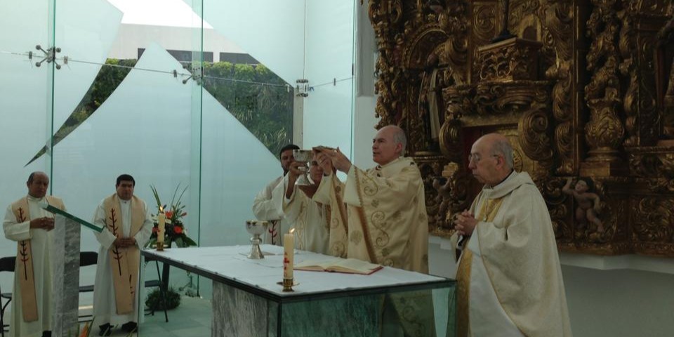 Archbishop Aguiar Retes presides over Mass in 2013, alongside Ricardo Guizar Díaz, who stands to his left. Guizar Díaz was the emeritus archbishop of Tlalnepantla, former bishop of Atlacomulco, and a cousin of Marcial Maciel. Photo from the archdiocese's social media. Archbishop Aguiar Retes presides over Mass in 2013, alongside Ricardo Guizar Díaz, who stands to his left. Guizar Díaz was the emeritus archbishop of Tlalnepantla, former bishop of Atlacomulco, and a cousin of Marcial Maciel. Photo from the archdiocese's social media.
