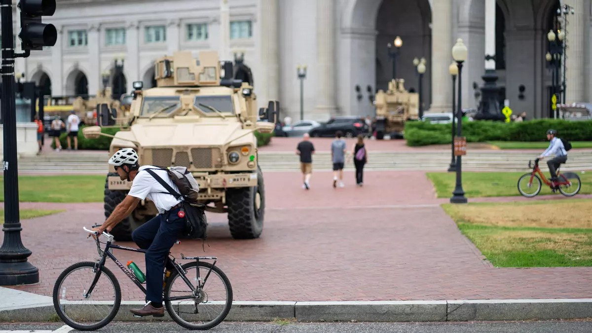 Alcaldes demócratas se preparan ante posible intervención de Trump