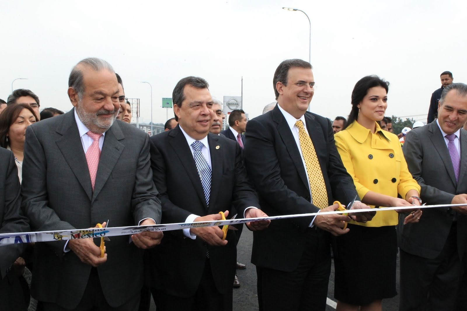 Carlos Slim, Ángel Aguirre, entonces gobernador de Guerrero y Marcelo Ebrard. Redes sociales de Ángel Aguirre. Carlos Slim, Ángel Aguirre, entonces gobernador de Guerrero y Marcelo Ebrard. Redes sociales de Ángel Aguirre.