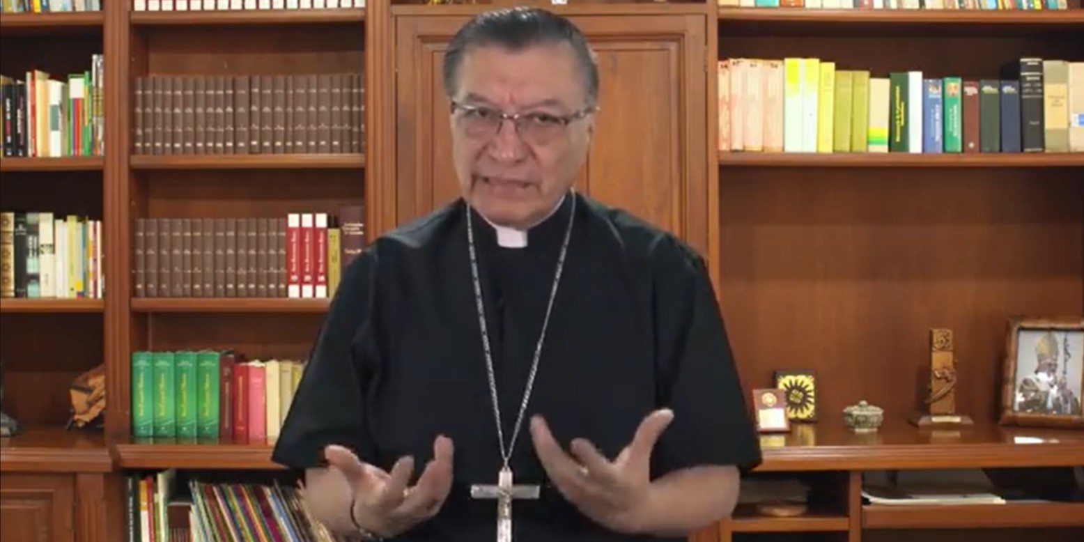Óscar Urbina Ortega, entonces arzobispo de Villavicencio, Colombia, se rigie a sus fieles en un vídeo. De las redes sociales de su antigua arquidiócesis , 2017.