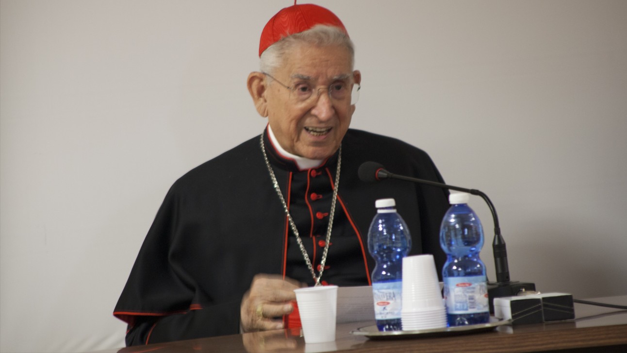El cardenal Castrillón Hoyos pronuncia un mensaje a los católicos tradicionalistas de Fœderatio Internationalis Una Voce, conocidos como Una Voz, 2013. Foto de Joseph Shaw, @ www.flickr.com/photos/josephshaw/10859776184/in/album-72157637707144524.