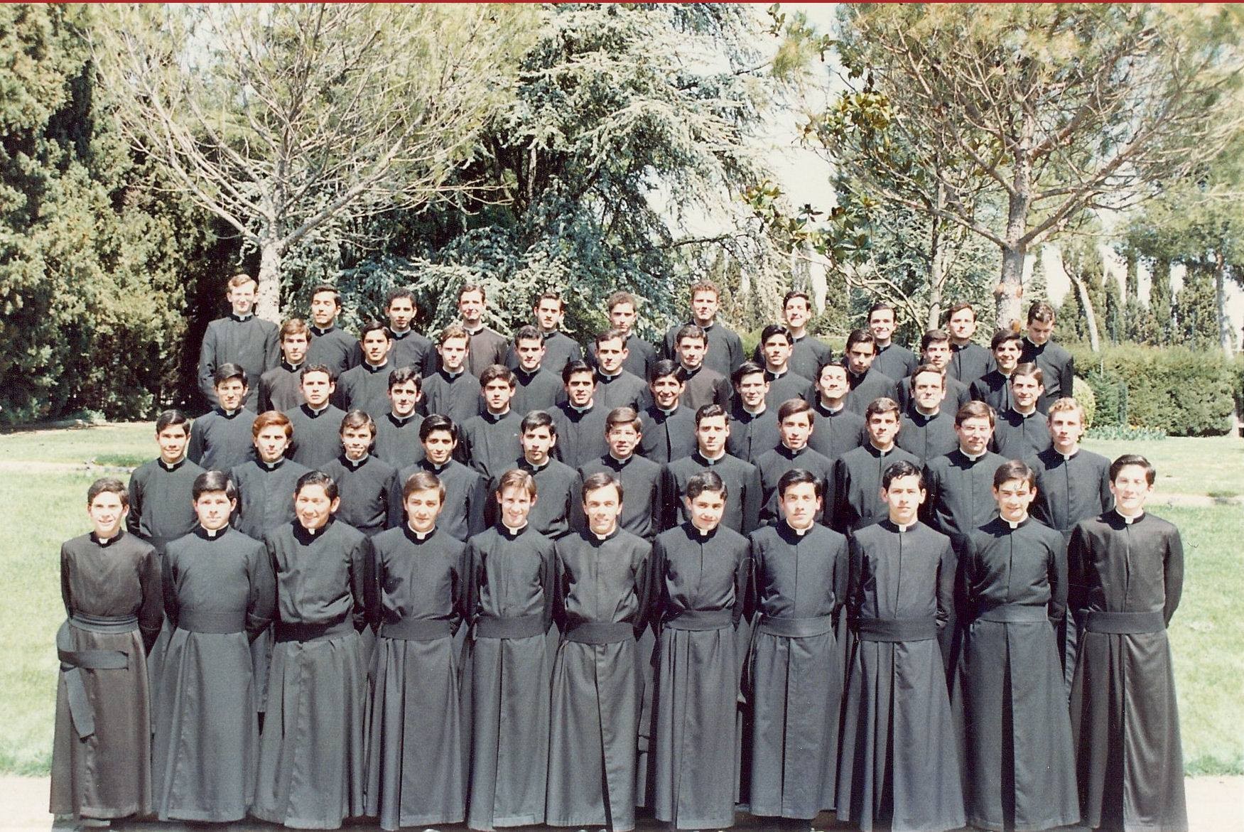 Imagen de un grupo de seminaristas de la Legión de Cristo, ca. 1990. Imagen compartida en el grupo Legioleaks de Facebook. Imagen de un grupo de seminaristas de la Legión de Cristo, ca. 1990. Imagen compartida en el grupo Legioleaks de Facebook.