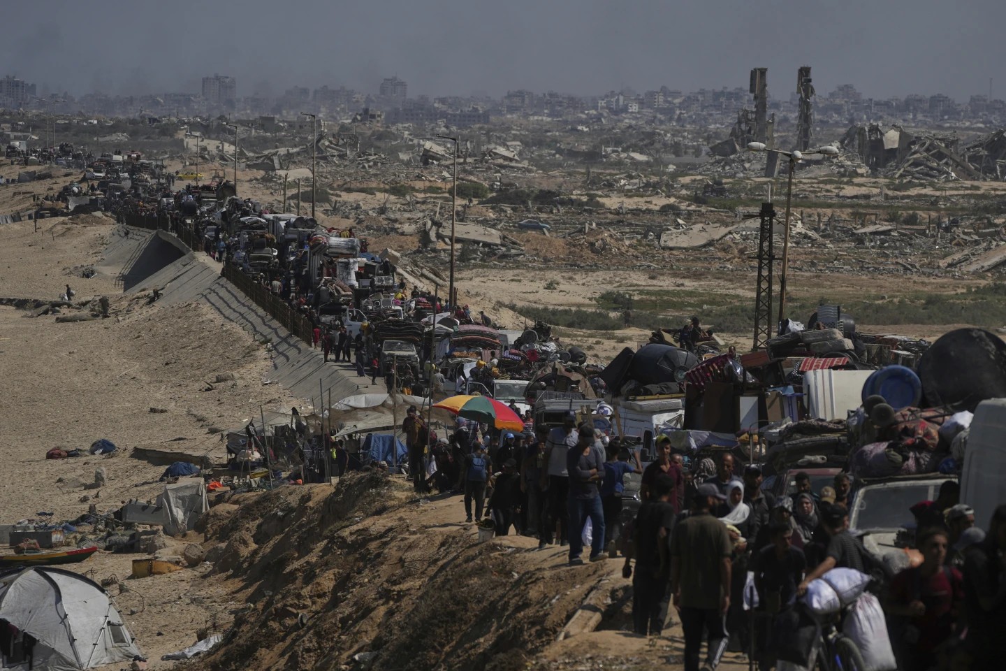 Israel intensifica su ofensiva en Gaza; el éxodo palestino se agrava