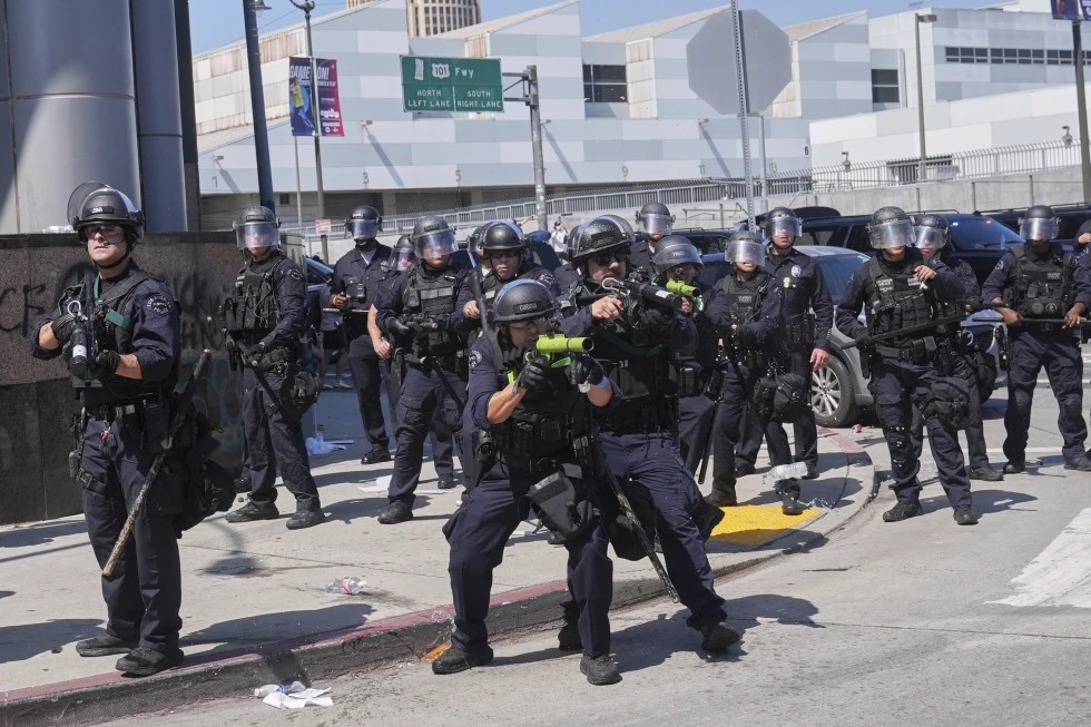 Policía de Los Ángeles disparó más de 1 000 veces contra protestas