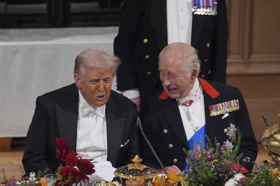 Trump cierra su visita al Reino Unido en medio de controversias