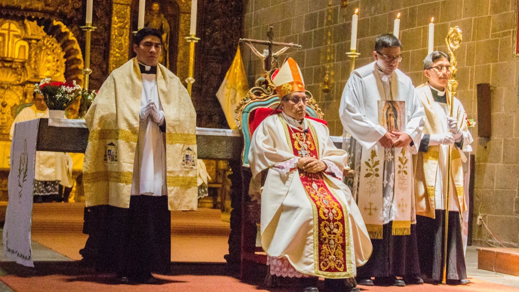El obispo José María Ortega Trinidad preside una misa en la catedral de Juli, Perú, 12 de diciembre de 2018. From his former diocese social media.