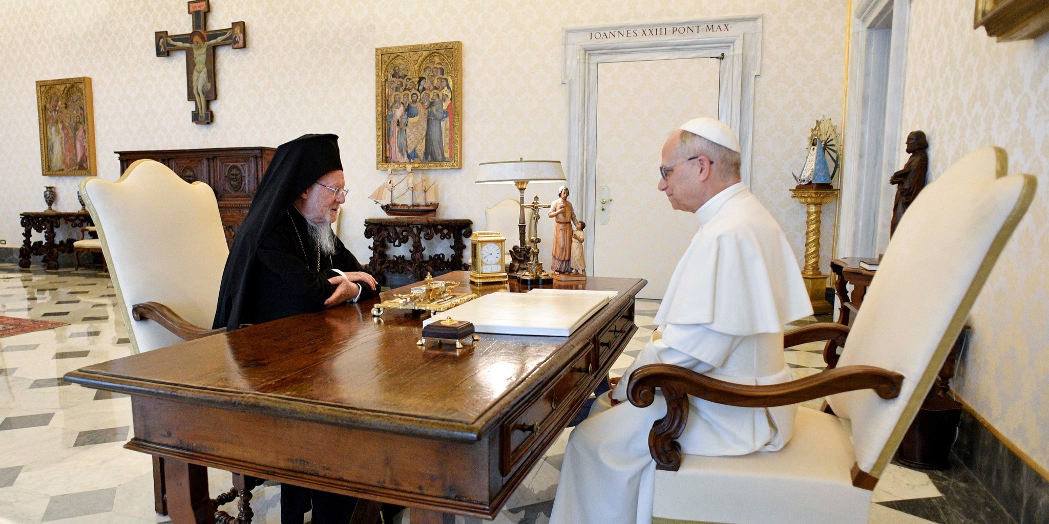 El patriarca Bartolomé durante una reunión con el papa León XIV, Roma, 19 de mayo de 2025. Redes sociales de la Santa Sede. El patriarca Bartolomé durante una reunión con el papa León XIV, Roma, 19 de mayo de 2025. Redes sociales de la Santa Sede.