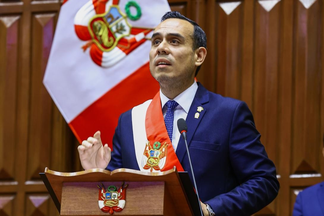 José Enrique Jerí, acusado de violación, asume la presidencia de Perú