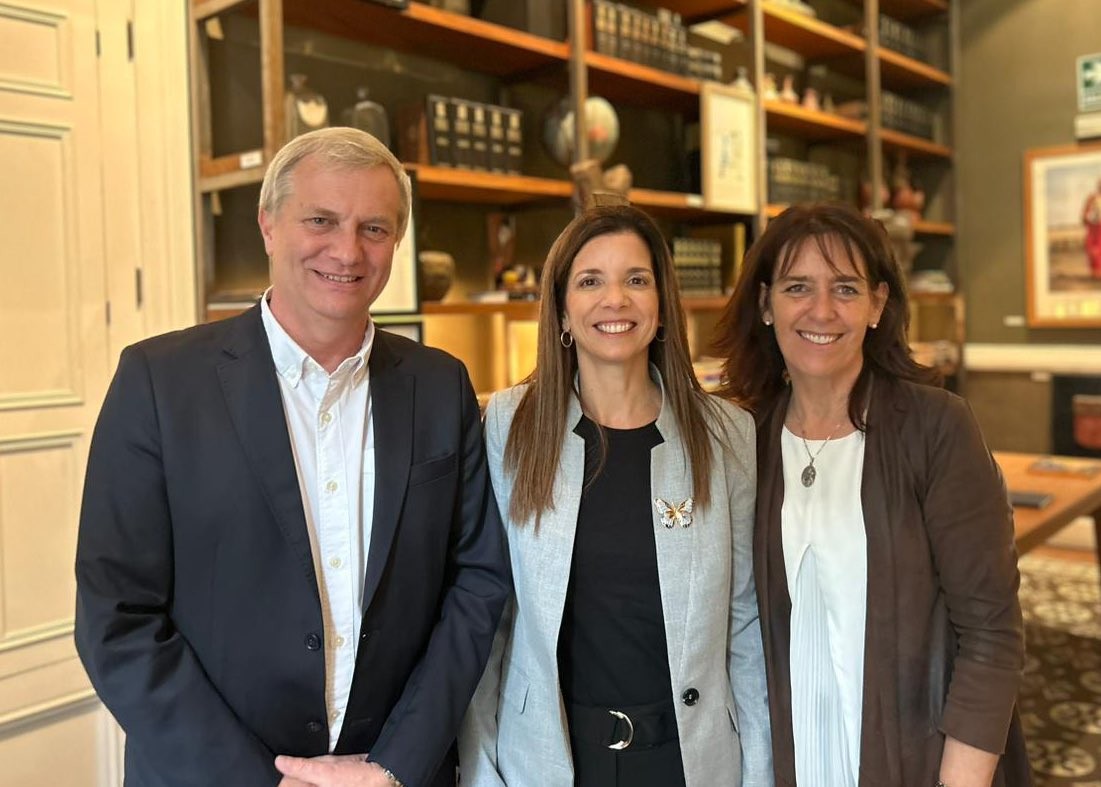 José Antonio Kast, former Chilean MP, Giuliana Caccia and María Pía Adriasola, Kast's wife, 2023. Caccia's social media. 