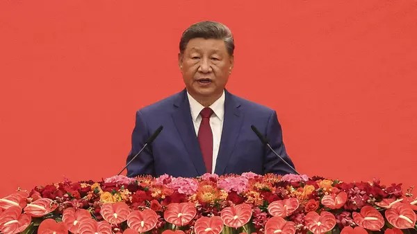 Trump anuncia aranceles del 100% para China y la acusa de “hostil”