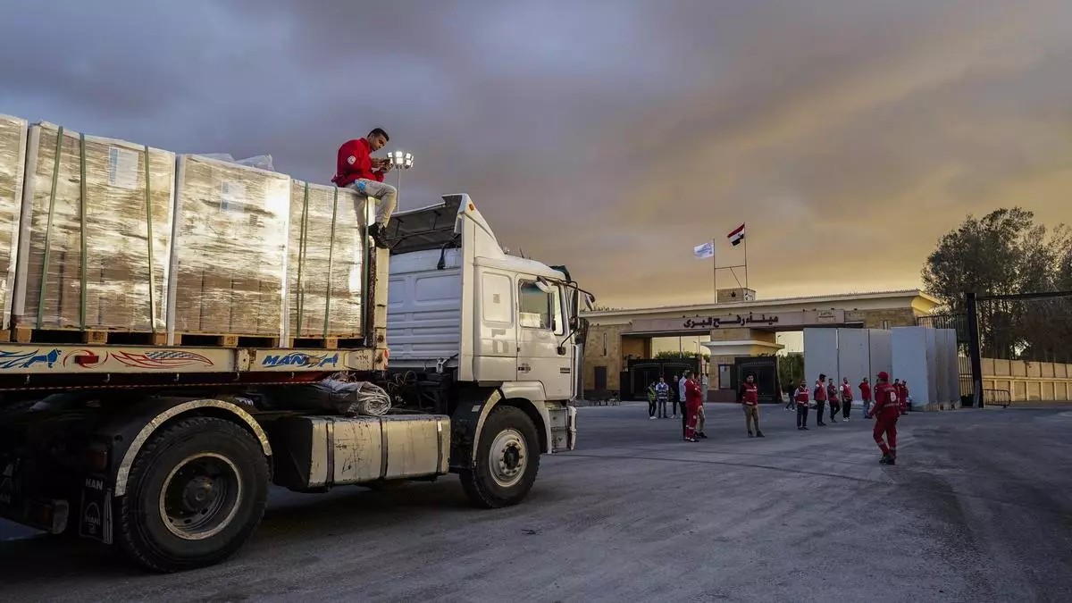 Empieza a entrar ayuda humanitaria a Gaza desde Egipto