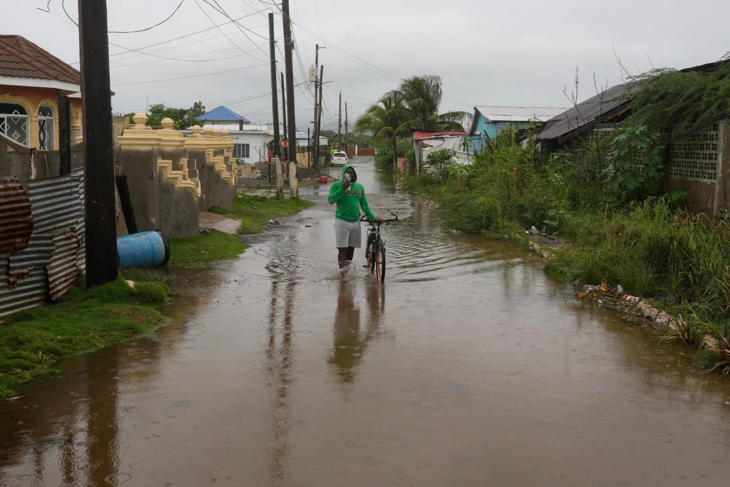Huracán Melissa, categoría 5, amenaza Jamaica con daños catastróficos