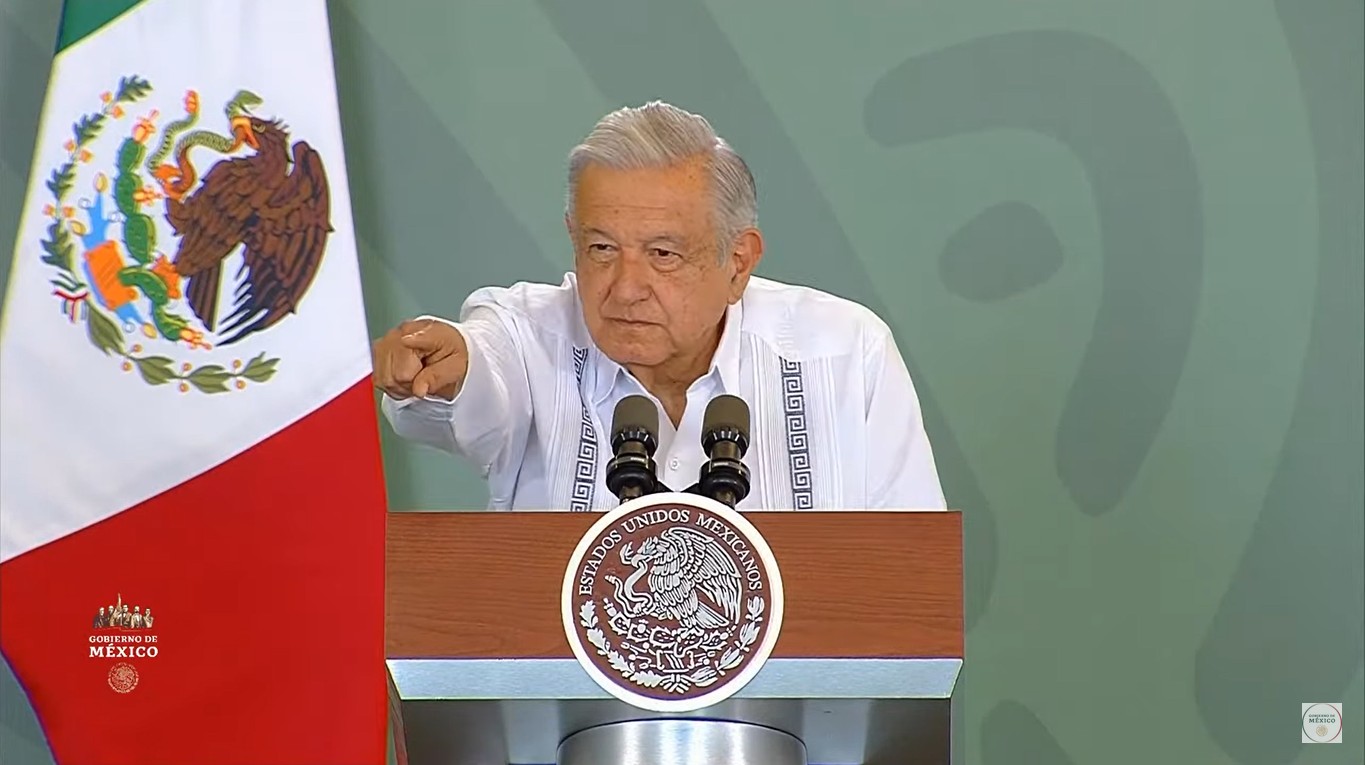 López Obrador y su barco que ya naufraga